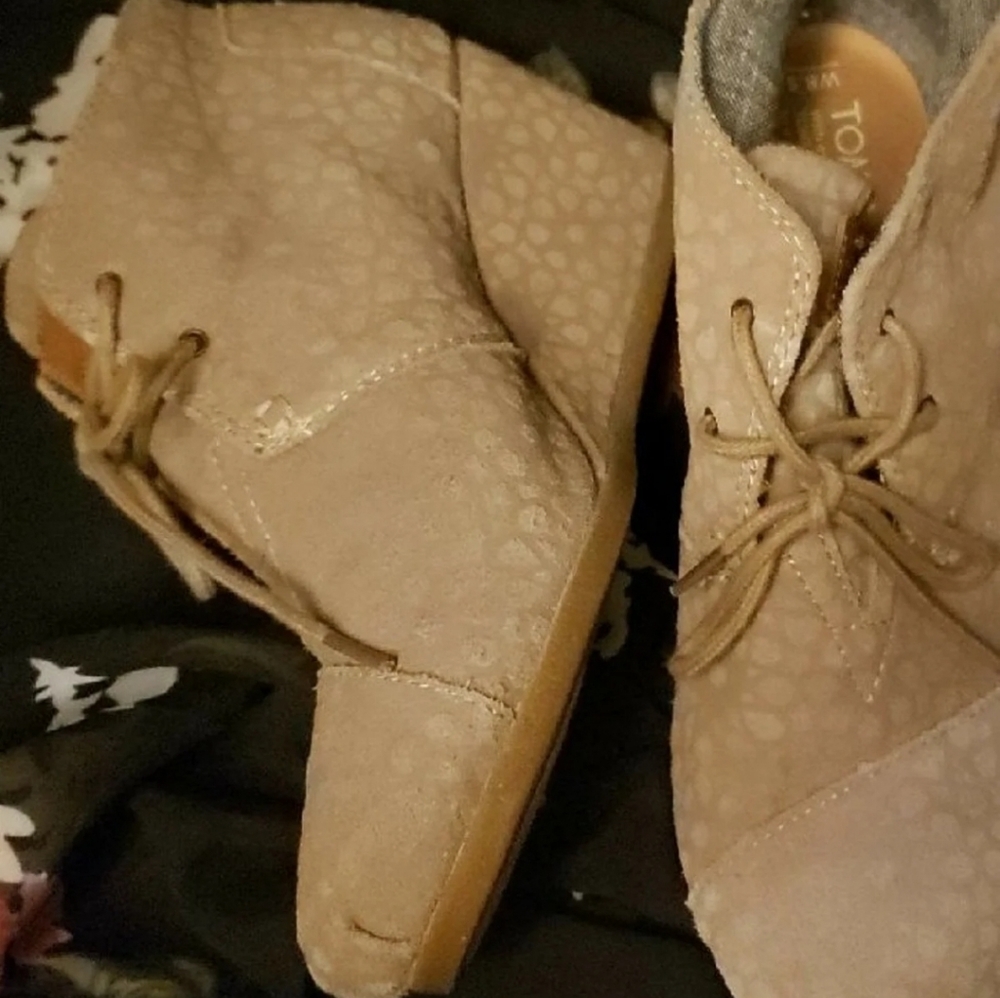 Toms